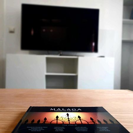 Apartamento Vacacional Cuarteles Málaga Exteriör bild