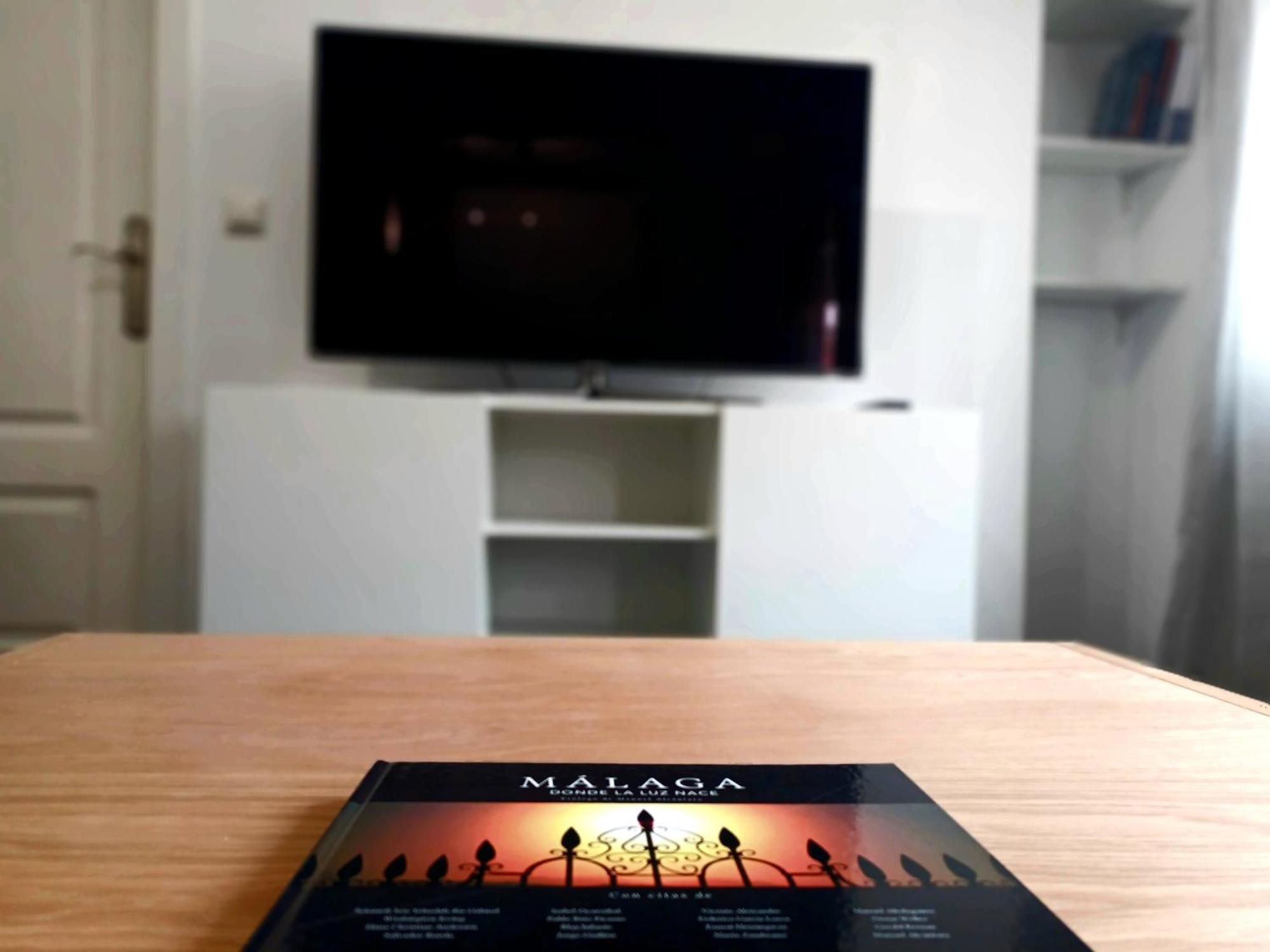 Apartamento Vacacional Cuarteles Málaga Exteriör bild